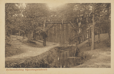 130557 Gezicht op de Zwitserse brug boven in het bos aan de noordzijde van de Arnhemsebovenweg te Rijsenburg.N.B. De ...